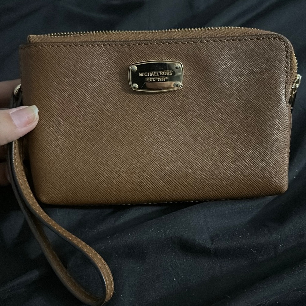 Michael kors clutch